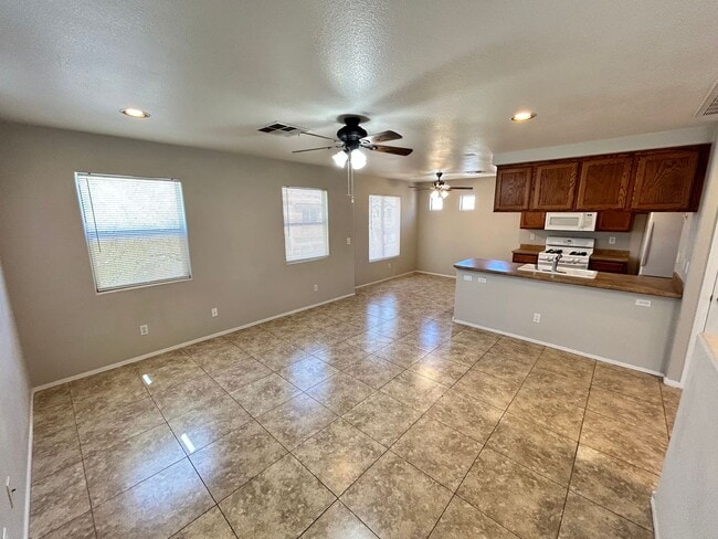 Building Photo - Charming 3 Bed/3Bath, 2-Story Home nestled...
