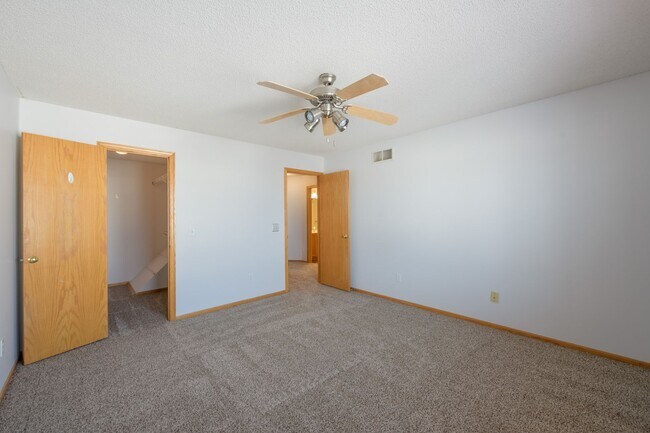 Building Photo - 2BD / 2BA Coon Rapids townhome. Completely renovated!!! Dont miss out!