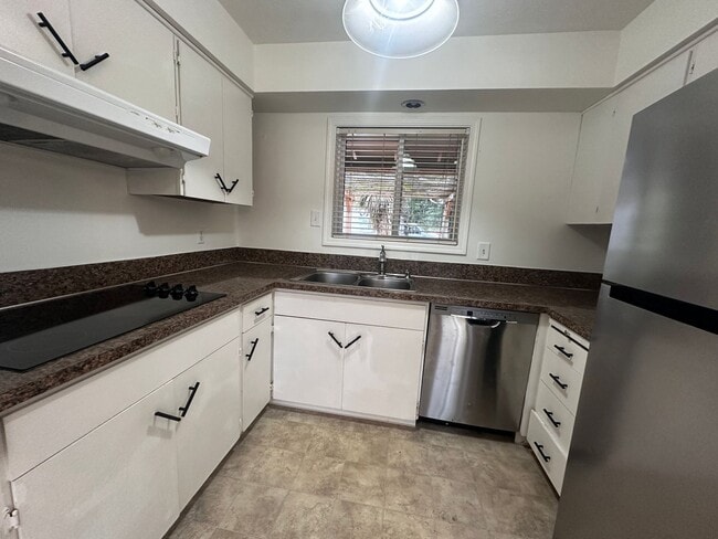 Building Photo - *Coming soon* 3 Bedroom 1.5 Bath Single Family Home