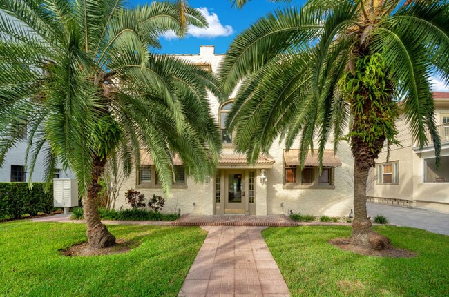 Primary Photo - Villas of Lake Eola Condo