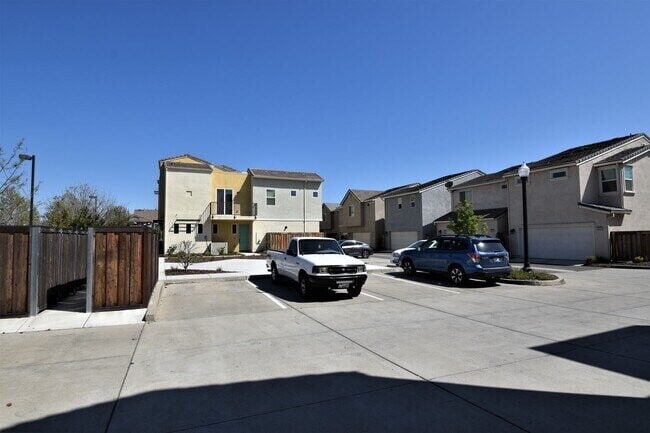 Building Photo - Fresh 3-Bed, 2-Bath Home in Natomas Crossing — Perfect for Commuters