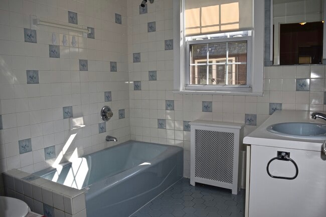 Building Photo - 5 Prescott Ave