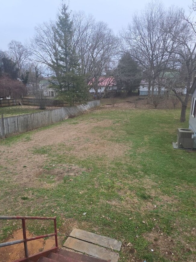 Building Photo - Single-Level 1-Bedroom Home with Yard and Covered Porch in Sparta