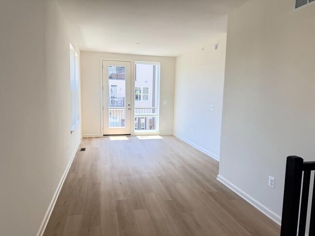 Building Photo - 2548 Neabsco Common Pl