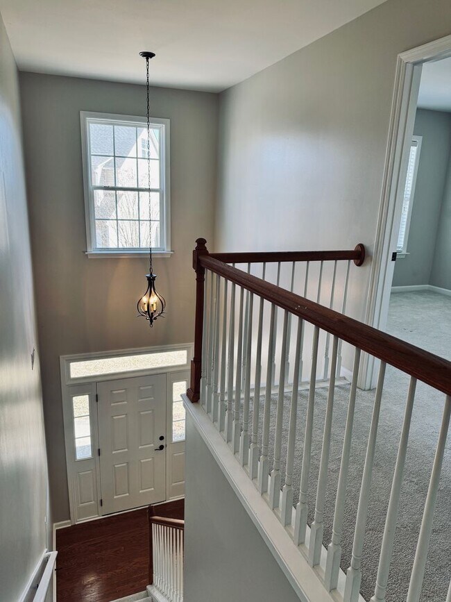 Building Photo - South AVL - Well Kept, Large Home with Garage