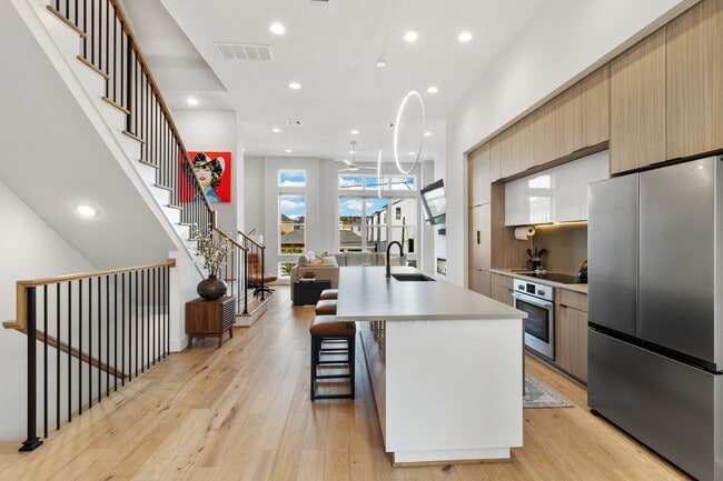 Building Photo - 1504 Ennis St