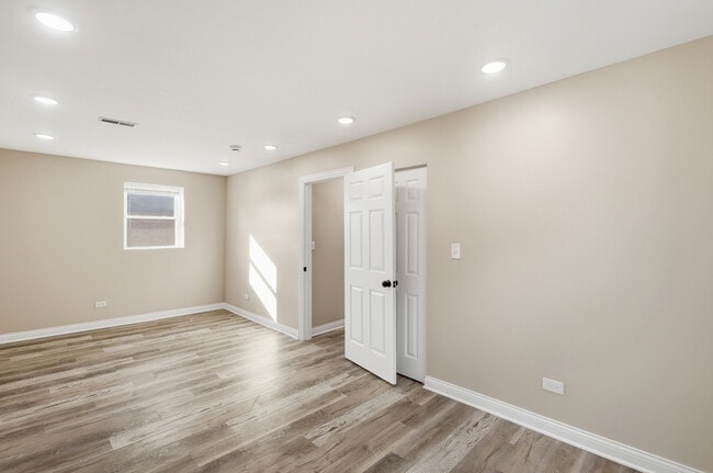 Building Photo - 7823 S May St