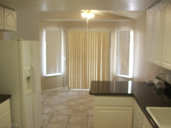 Building Photo - 3966 Avocado Dr