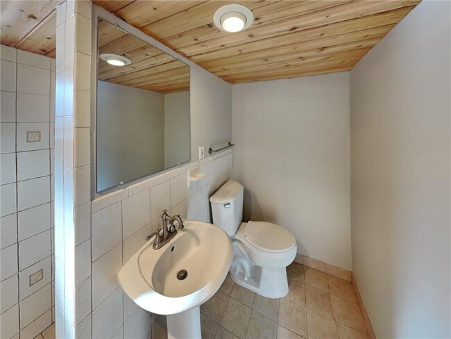 Building Photo - 2605 Eastman Dr