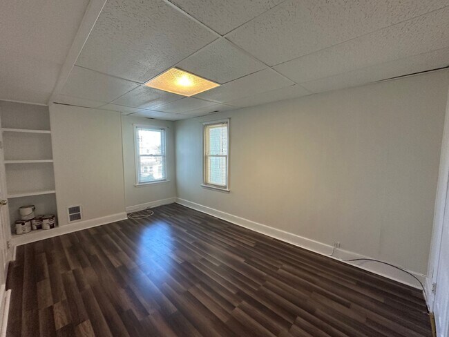 Building Photo - 210 Norway Ave