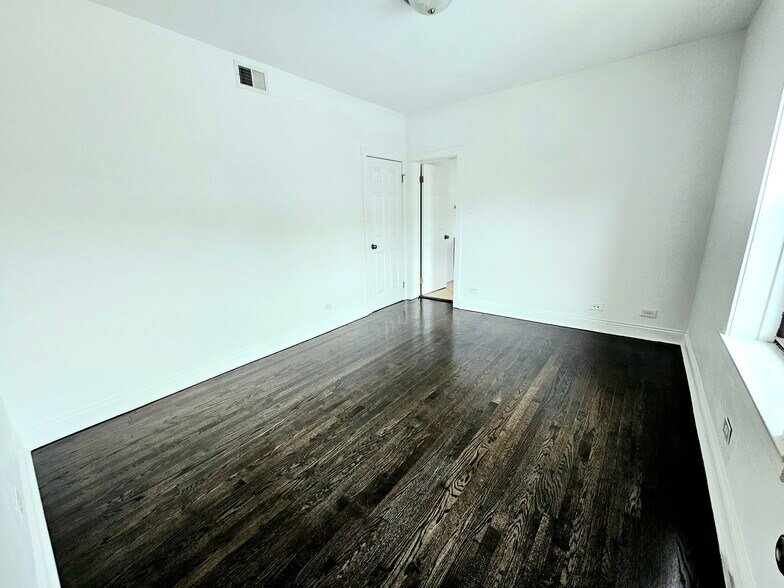 Building Photo - 2209 W Arthur Ave