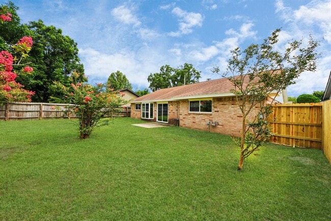 Building Photo - 4015 Lufborough Dr
