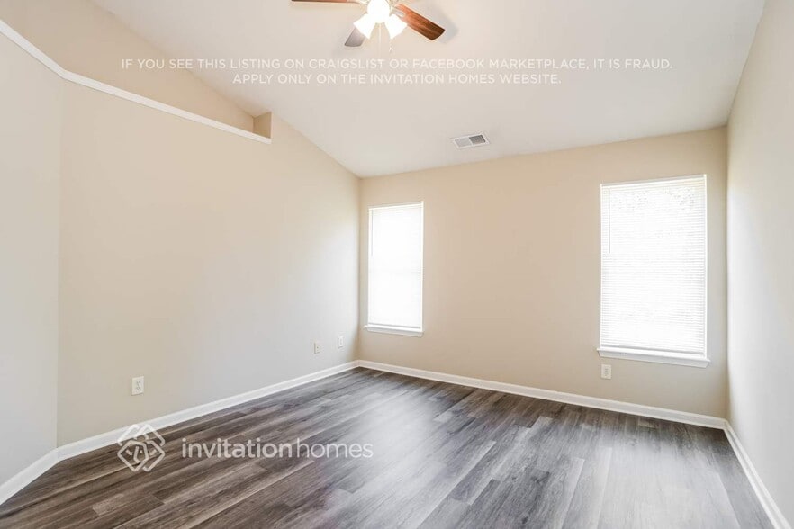 Building Photo - 15232 De Havilland Dr