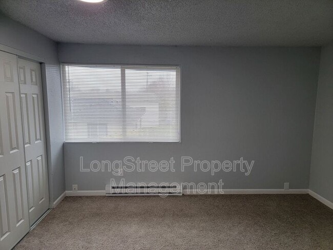 Building Photo - 3141 N Shore Dr SE