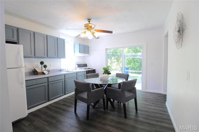 Building Photo - 413 N Center St