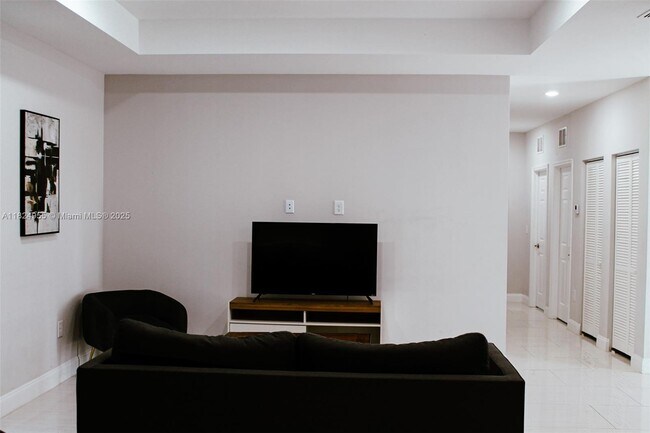 Building Photo - 674 Windermere Dr