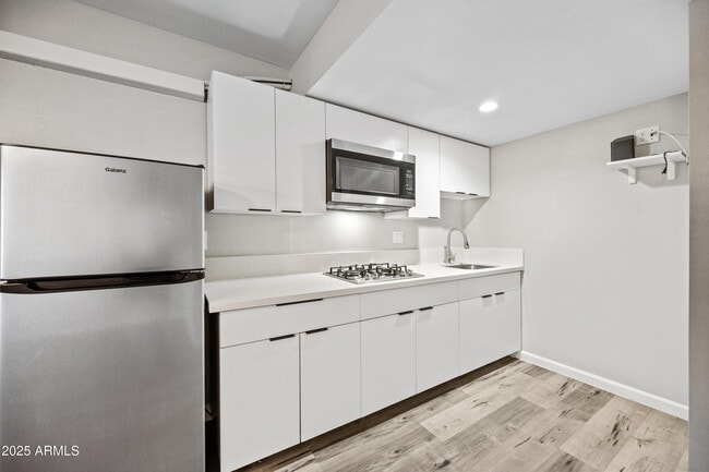 Building Photo - 3025 N 32nd St