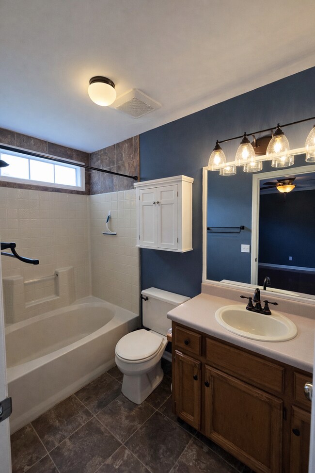 Building Photo - MOVE-IN SPECIAL!! $250 OFF First Month