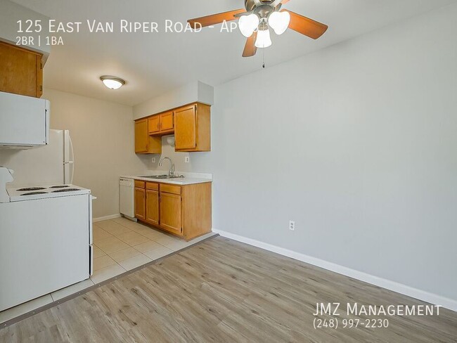 Building Photo - 125 E Van Riper Rd