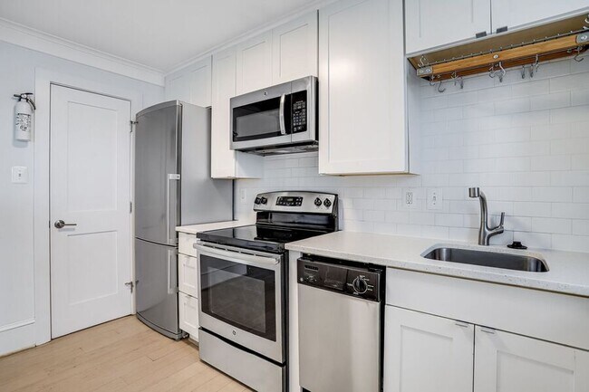 Building Photo - 1451 Park Rd NW