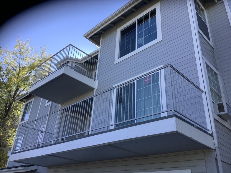 Building Photo - 604 N Bagby Dr
