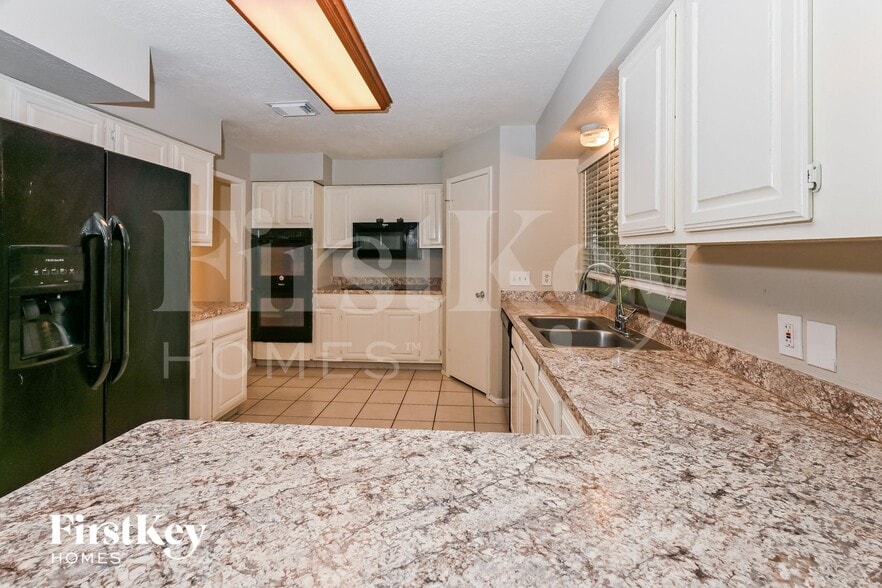 Building Photo - 3711 Clear Falls Dr