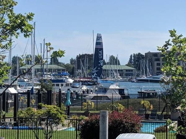 Building Photo - 5 Embarcadero West