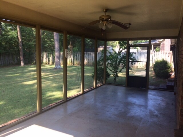 Building Photo - 819 Tammy St SW