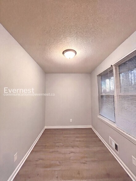 Building Photo - 4365 Stonewall Tell Rd