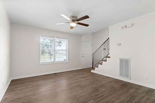 Building Photo - 685 Artic Ave
