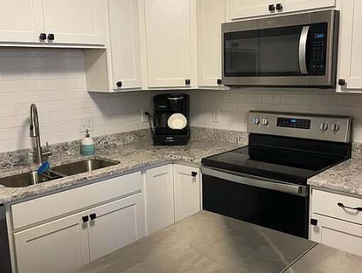 Kitchen - 657 Trinity Way