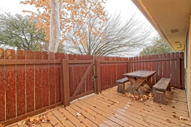 Building Photo - 1007 Markham Ln