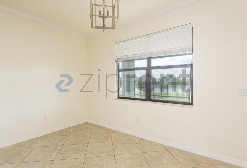 Building Photo - Unit