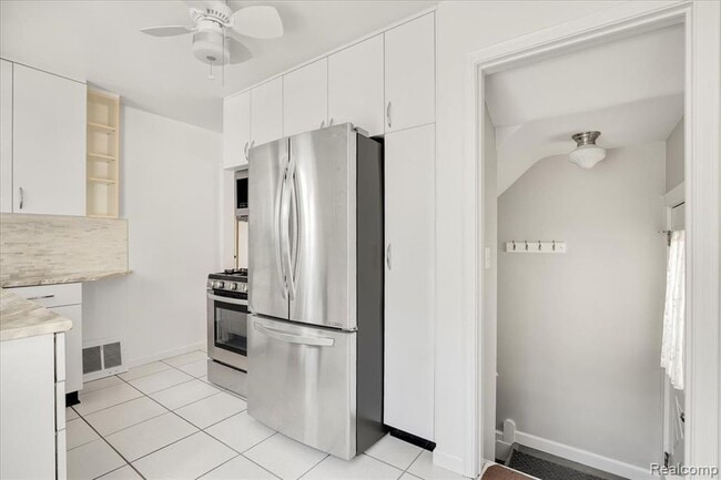 Building Photo - 908 Bauman Ave