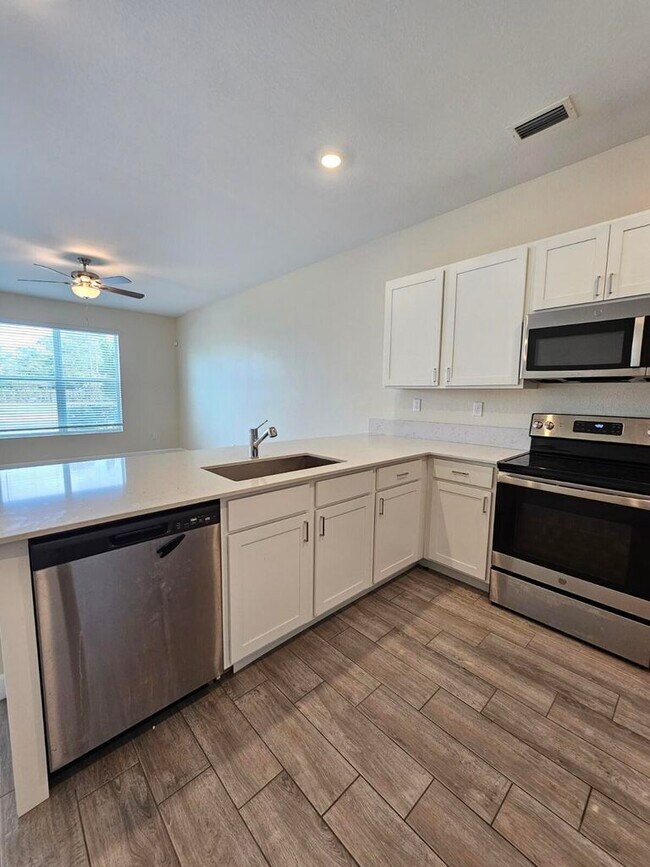 Building Photo - 6951 Harbours Edge Ave