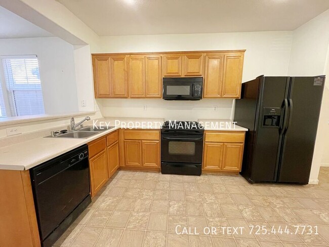 Building Photo - MOUNTAINS EDGE 2 BEDROOM 2.5 BATH WITH OPE...