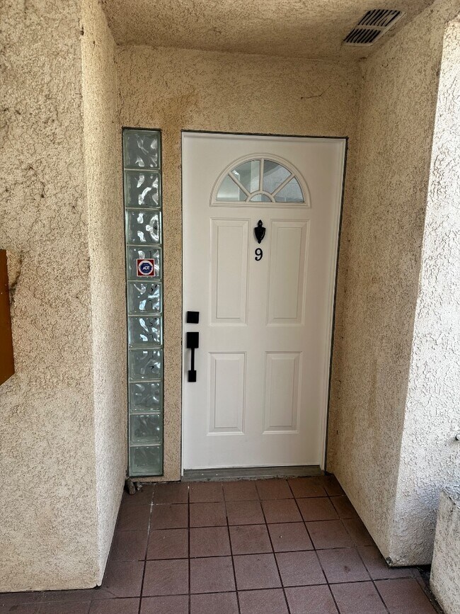 Primary Photo - 4003 Sunset Dr
