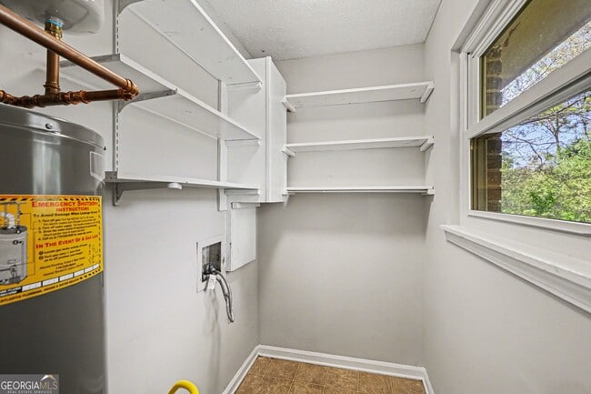 Building Photo - 3670 Goodwin Rd