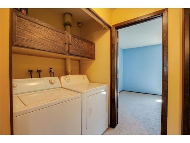 Building Photo - Updated Townhome in Coon Rapids!!  3bed/2bath