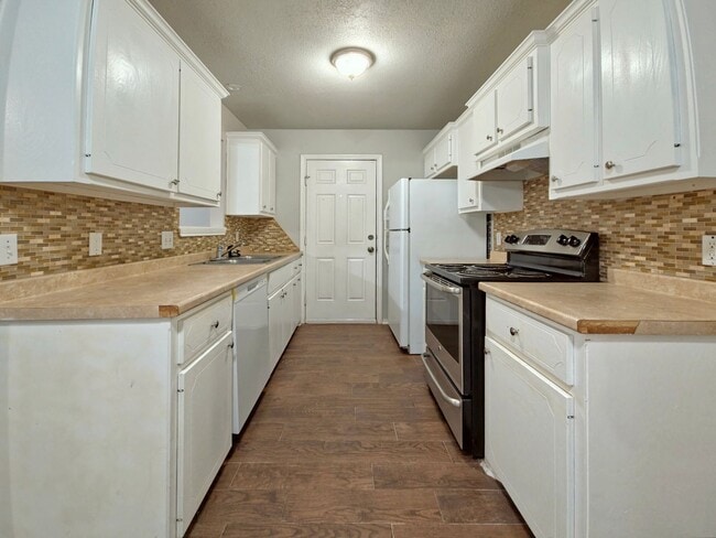 Building Photo - Cozy 3 bed 2 bath in Northridge