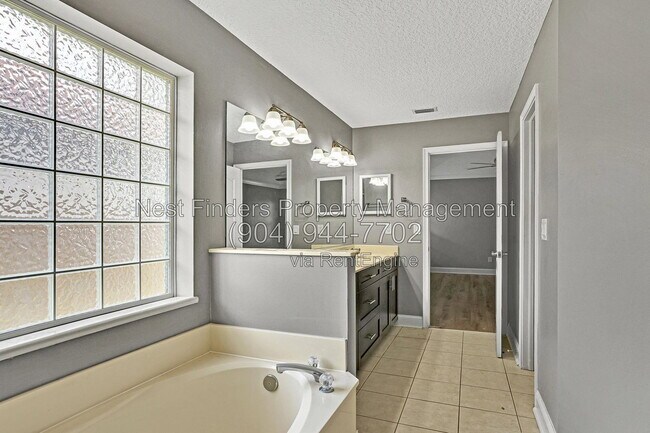 Building Photo - 1819 Branch Vine Dr W