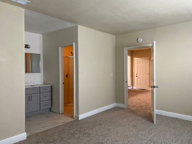 Building Photo - Four Bed, Two Bath Home In Stockton's Holi...