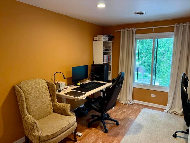 Building Photo - 835 Waterview Cir