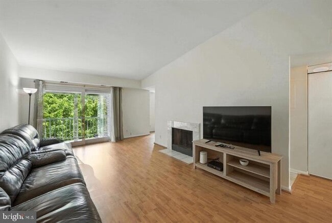 Building Photo - 20315 Beaconfield Terrace