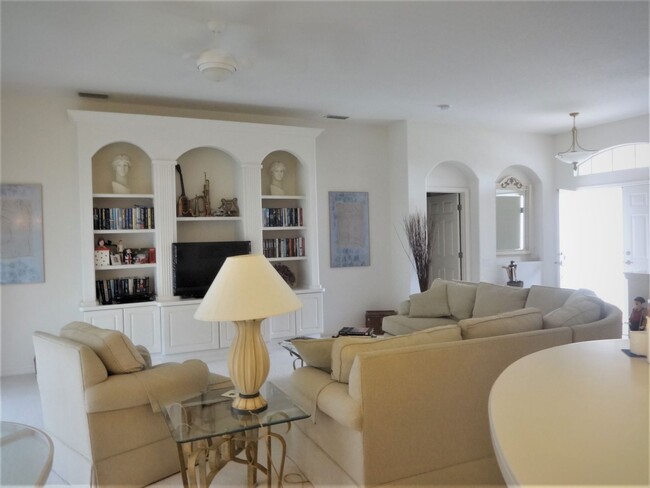 Building Photo - 3bedroom/2bathroom SF Pool Home in Pelican...