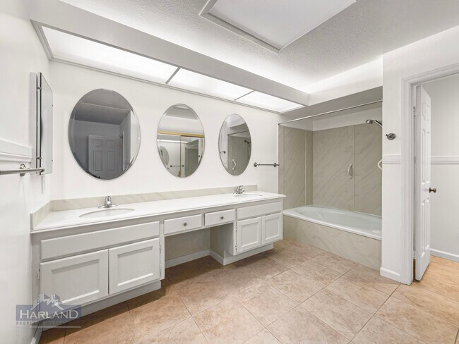 Building Photo - 5820 Caminito Cardelina