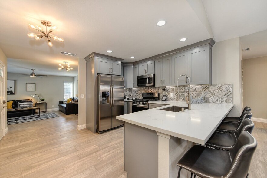Building Photo - 7101 Stanford Oak Dr