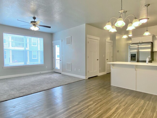 Building Photo - Beautiful Condo at Herriman Town Center!