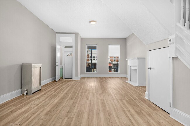 Building Photo - Charming 3-Bedroom with High Ceilings & Modern Updates