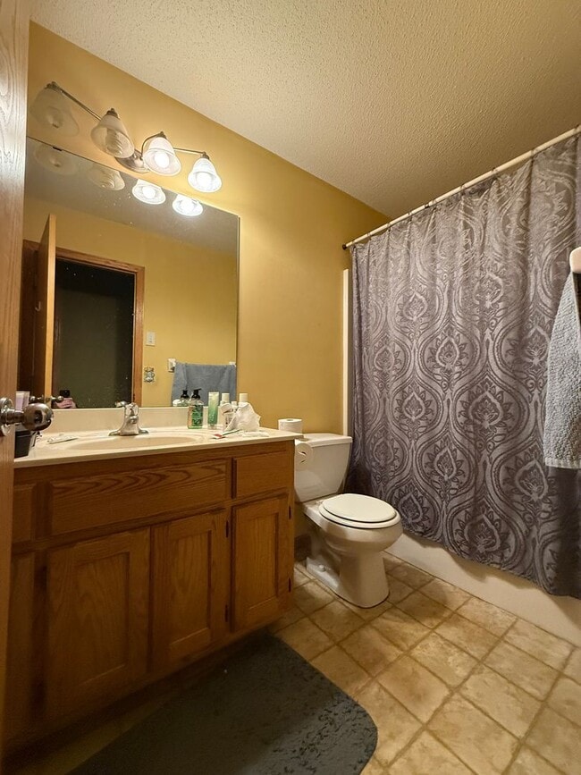 Building Photo - Spacious 5 Bedroom Home in Andover | Finished Walkout | 3-Car Garage